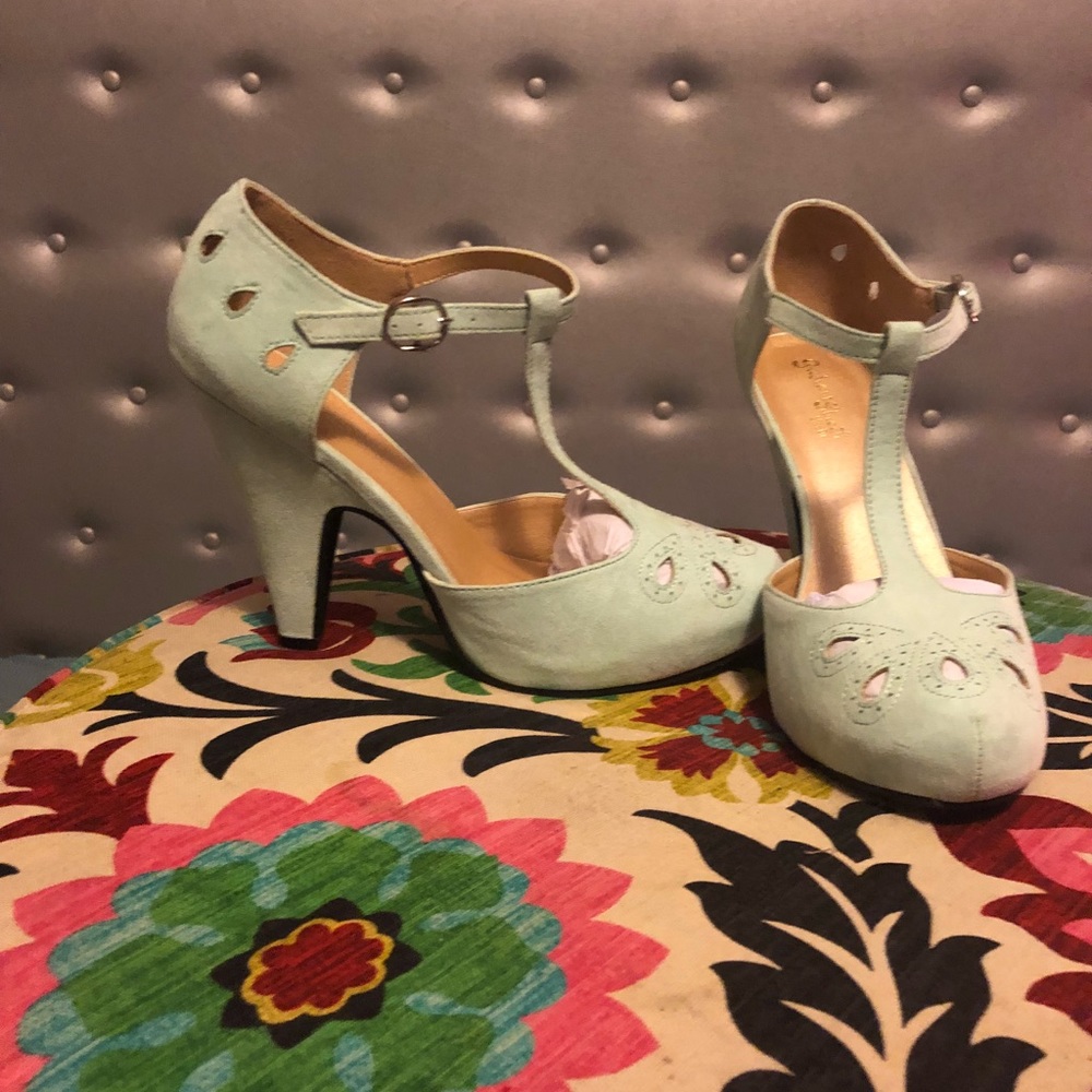 Mint heels size 8